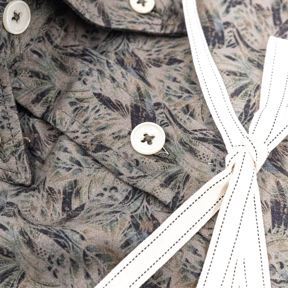 Camicia Grigia con Stampa Botanica