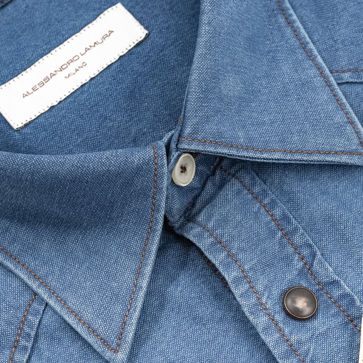 Camicia Denim Azzurro con Tasche e Bottoni Metallici