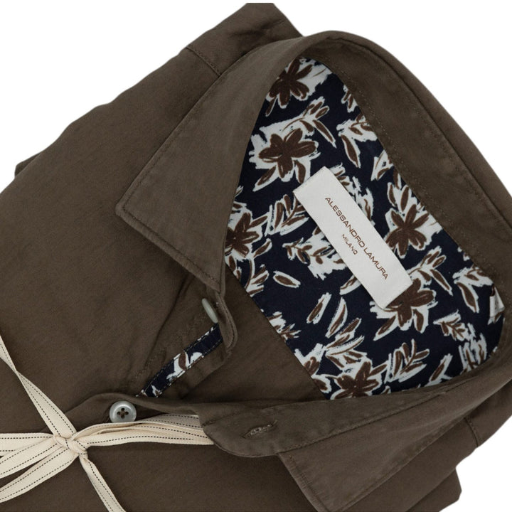 Camicia in Gabardine Tinta in Capo Verde Oliva Con Dettagli Floreali a Contrasto