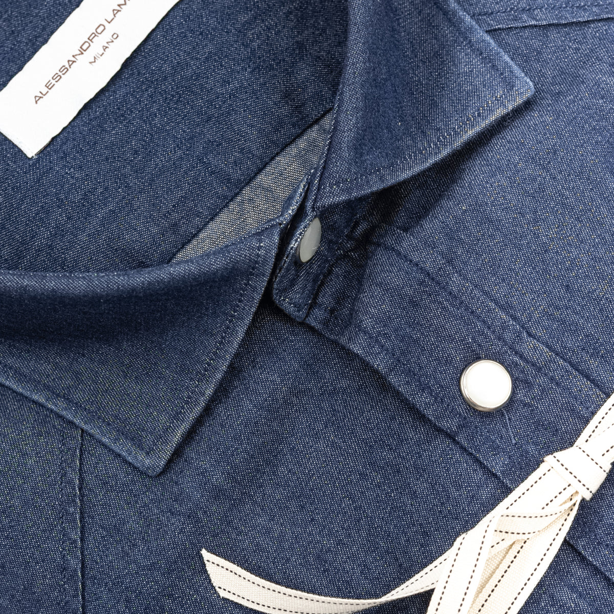 Camicia in Denim Blu con Tasche Applicate