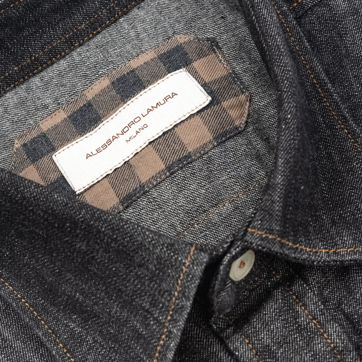 Camicia Denim Nero con Dettagli a Contrasto