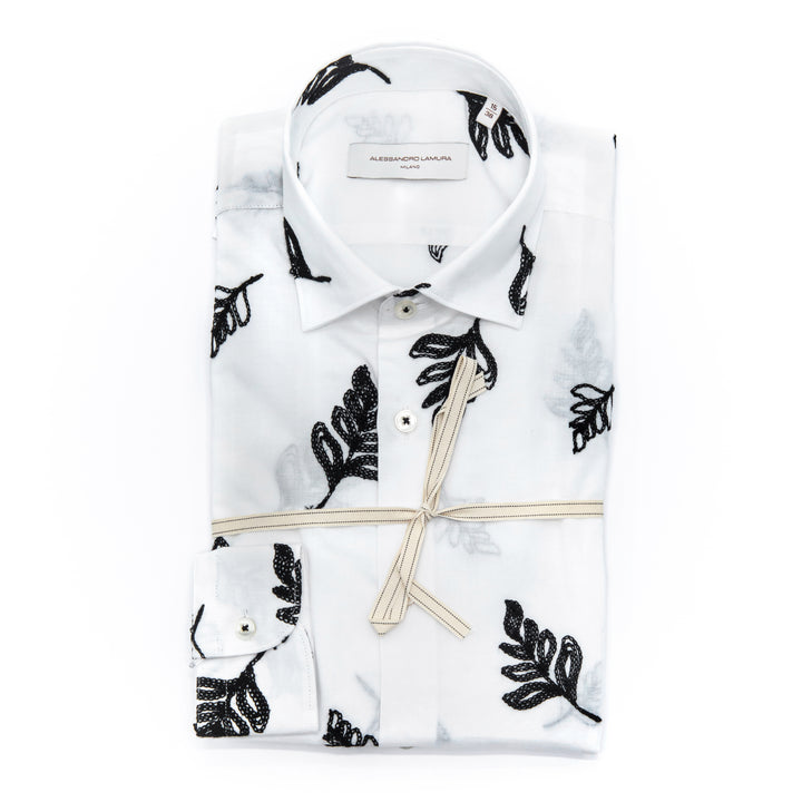 Camicia Bianca Ricamata con Dettagli Floreali Neri