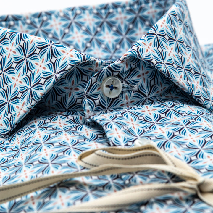 Camicia Fantasia Geometrica Celeste e Corallo