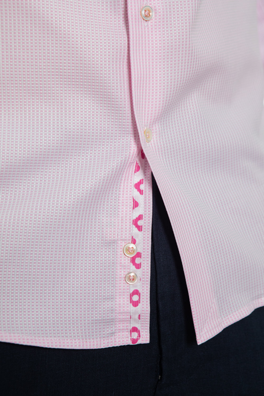 Camicia Rosa Micro Fantasia con Dettagli Floreali