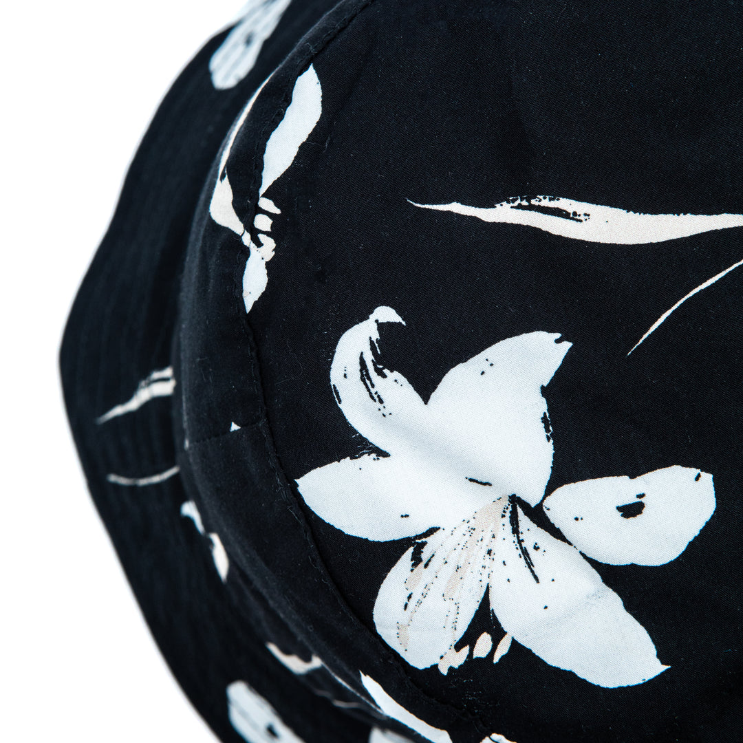 Cappello bucket nero stampa fiori bianchi