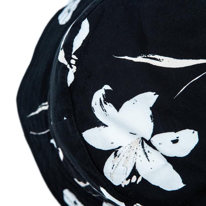 Cappello bucket nero stampa fiori bianchi