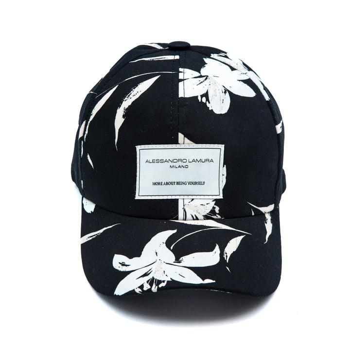 Cappellino da baseball nero con fiori bianchi